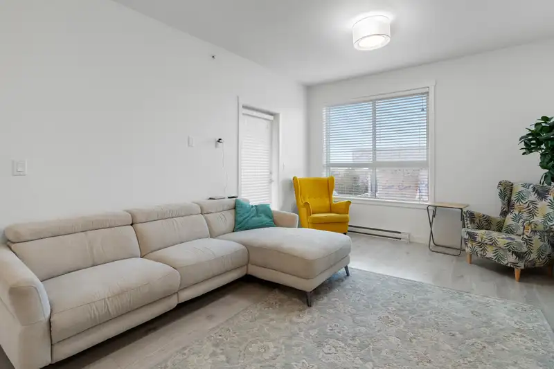 410 20362 72B AVENUE - photo 2 of 28