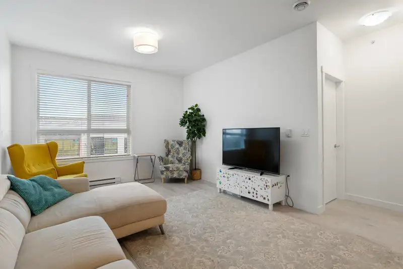 410 20362 72B AVENUE - photo 3 of 28