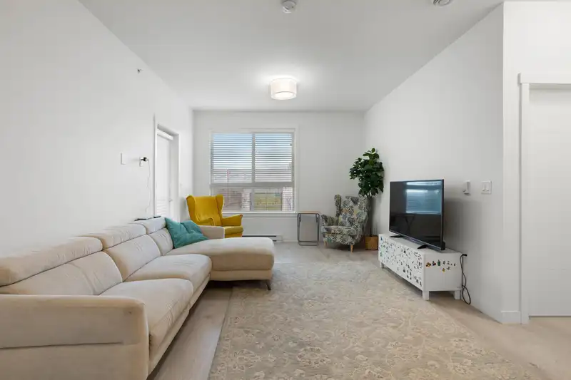 410 20362 72B AVENUE - photo 4 of 28