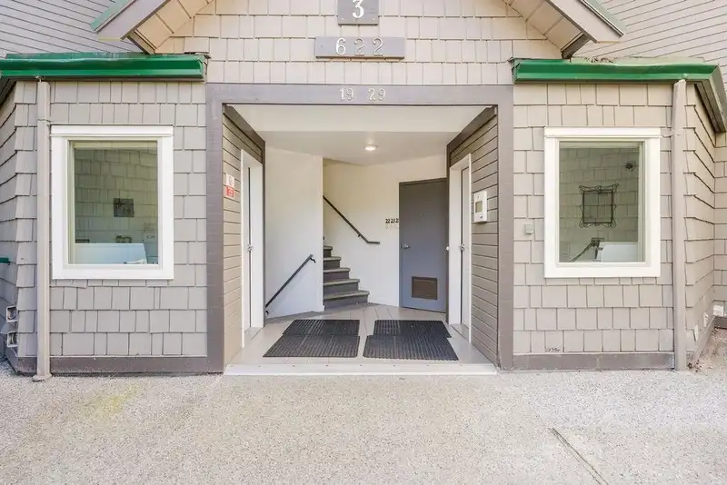 2 622 FARNHAM ROAD - photo 3 of 22