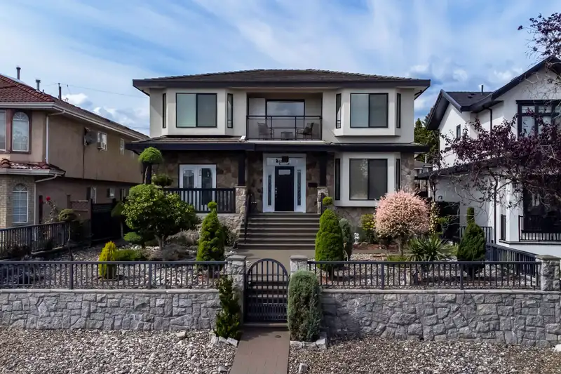 4265 GRANT STREET - photo 1 of 38