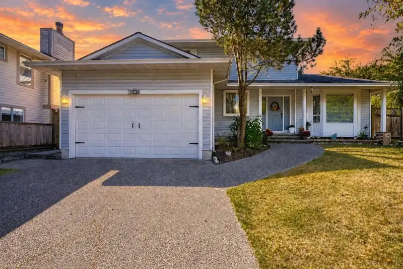 1328 HONEYSUCKLE LANE - photo 1 of 39