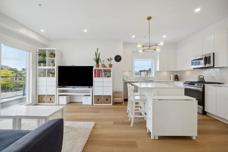 401 2331 KELLY AVENUE - photo 4 of 25