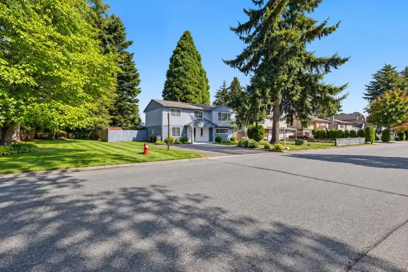 12513 91 AVENUE - photo 3 of 11