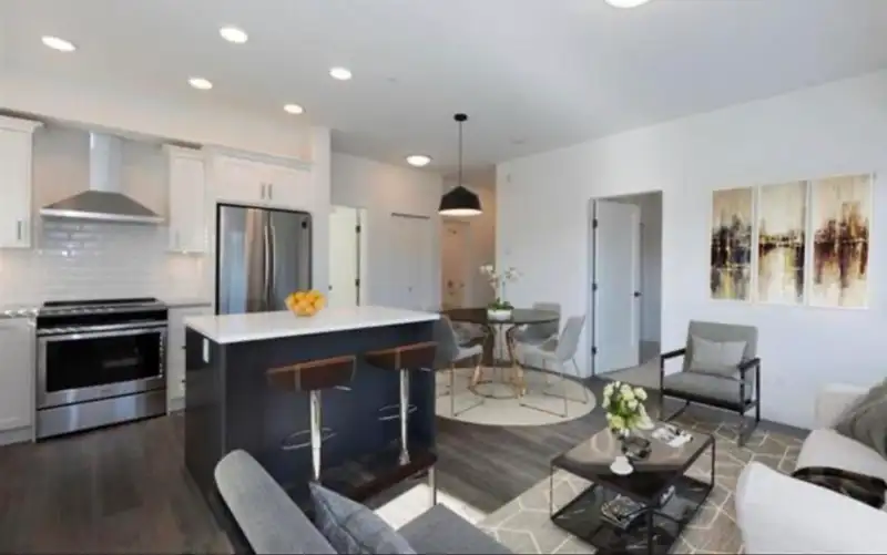 106 33568 GEORGE FERGUSON WAY - photo 3 of 16