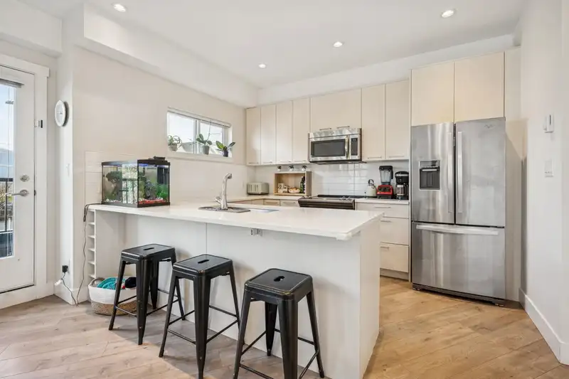 205 7180 BARNET ROAD - photo 2 of 25