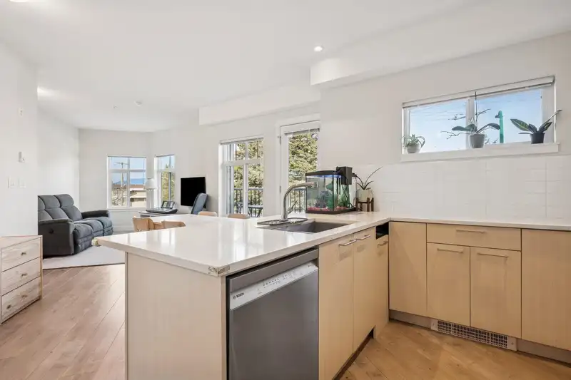 205 7180 BARNET ROAD - photo 4 of 25