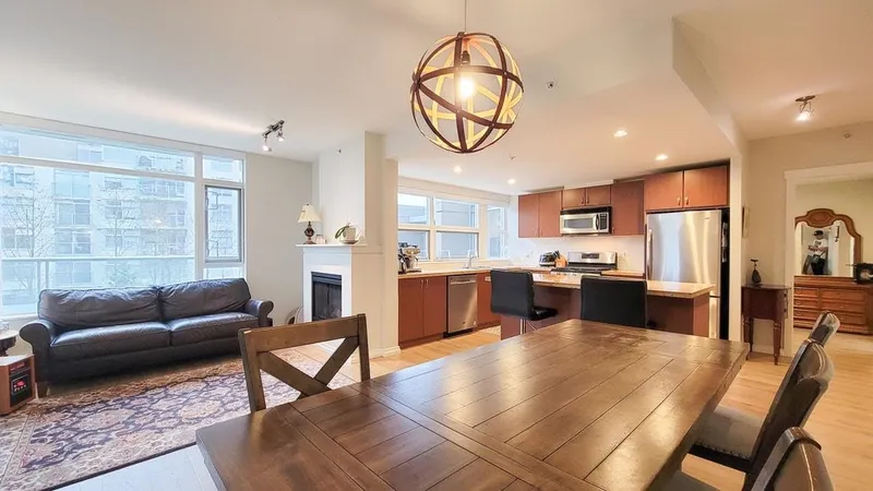 301 9266 UNIVERSITY CRESCENT - photo 1 of 23