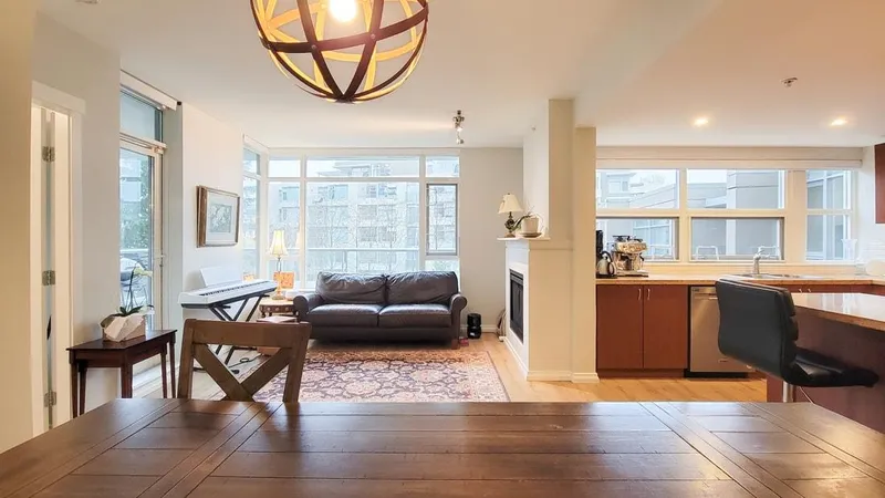 301 9266 UNIVERSITY CRESCENT - photo 2 of 23