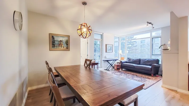 301 9266 UNIVERSITY CRESCENT - photo 4 of 23