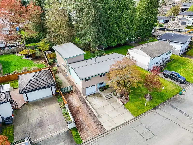 10922 83 AVENUE - photo 3 of 40