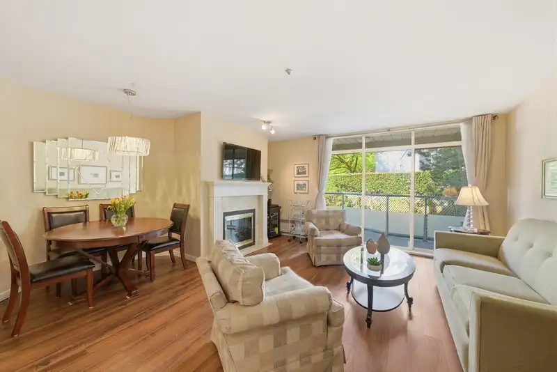304 48 RICHMOND STREET - photo 3 of 34