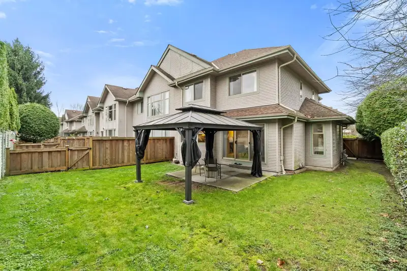 29 1255 RIVERSIDE DRIVE - photo 2 of 26