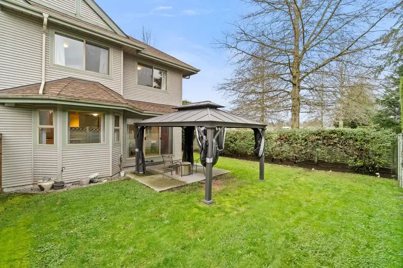 29 1255 RIVERSIDE DRIVE - photo 3 of 26
