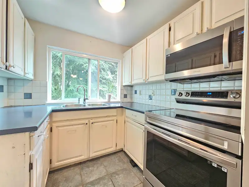 304 8707 HUDSON STREET - photo 3 of 15
