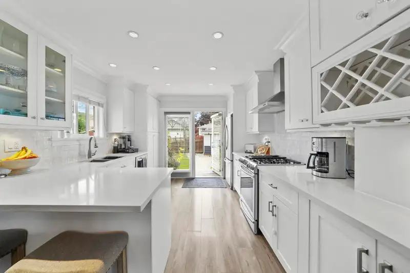 4560 PENDER STREET - photo 3 of 27