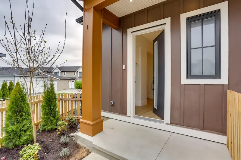 1 20537 75A AVENUE - photo 3 of 25