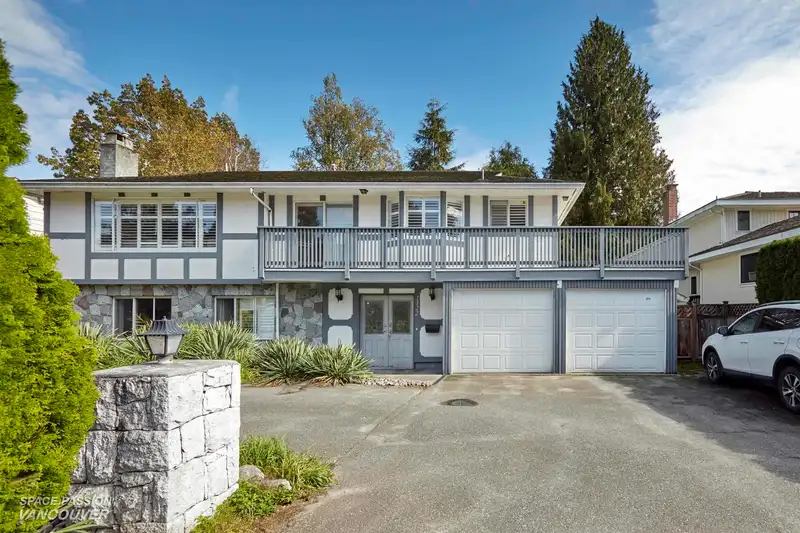 1122 50B STREET - photo 1 of 37