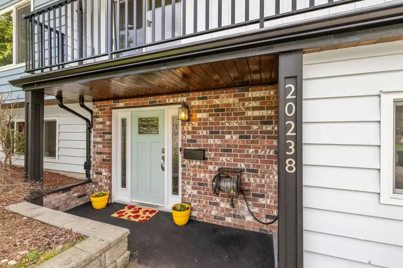20238 49 AVENUE - photo 3 of 40