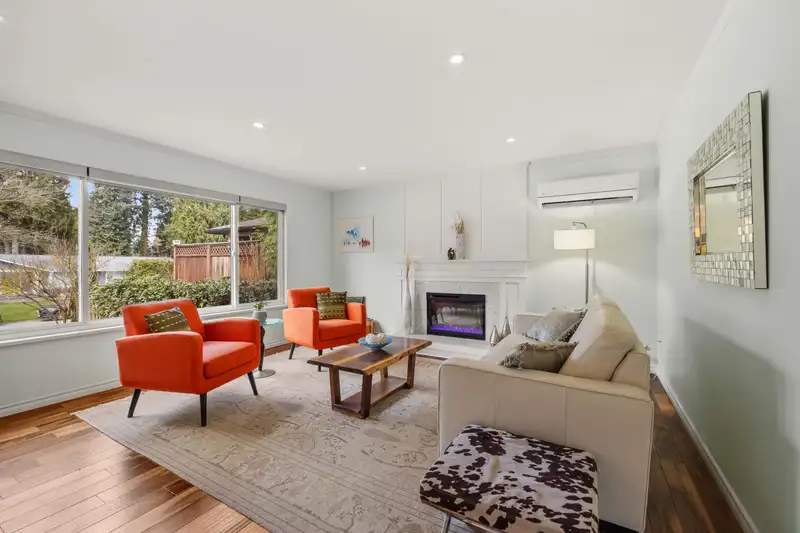 20238 49 AVENUE - photo 4 of 40