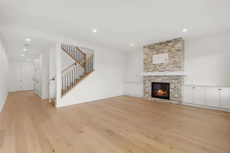 19635 75B AVENUE - photo 4 of 26