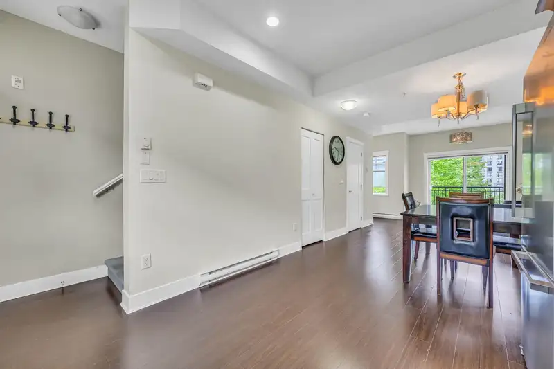 213 828 ROYAL AVENUE - photo 4 of 24