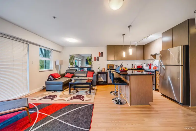 313 15735 CROYDON DRIVE - photo 4 of 21