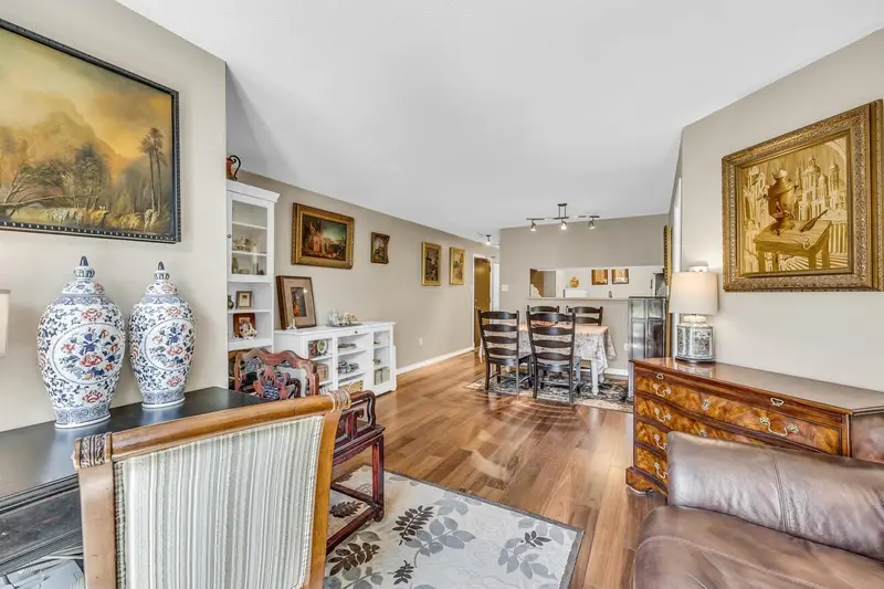 101 2020 HIGHBURY STREET - photo 2 of 25