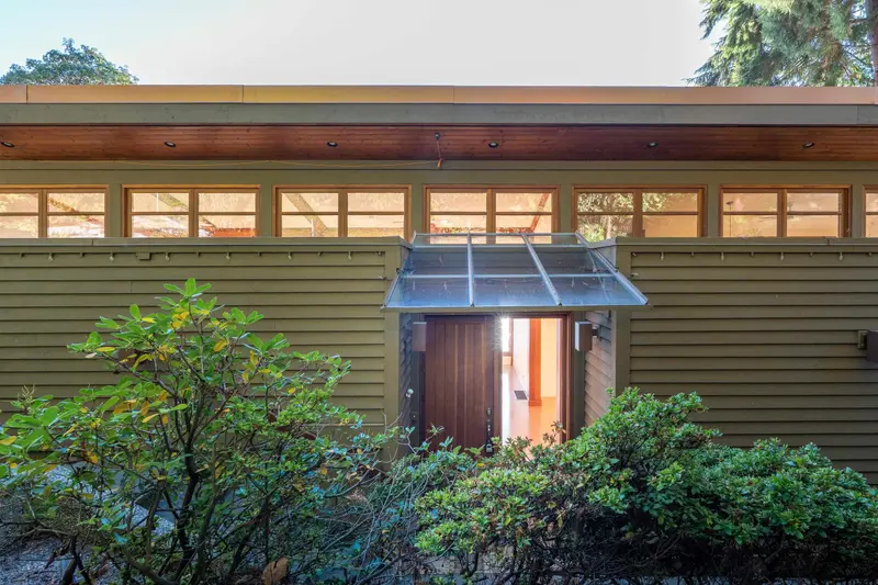 4893 SUNSHINE COAST HIGHWAY - photo 4 of 25