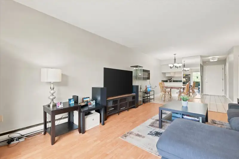 101 2240 WALL STREET - photo 2 of 26