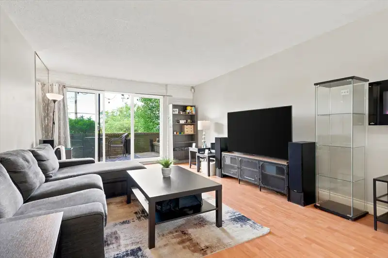 101 2240 WALL STREET - photo 3 of 26
