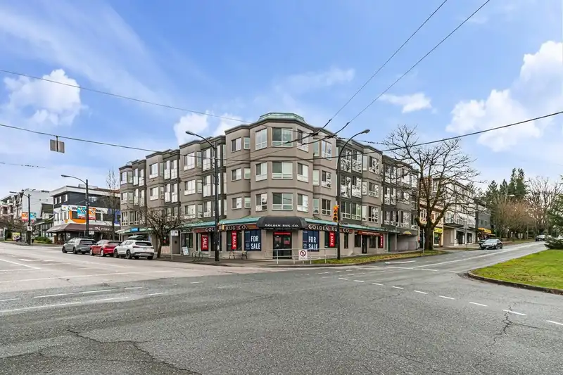 201 3615 W 17TH AVENUE - photo 1 of 29