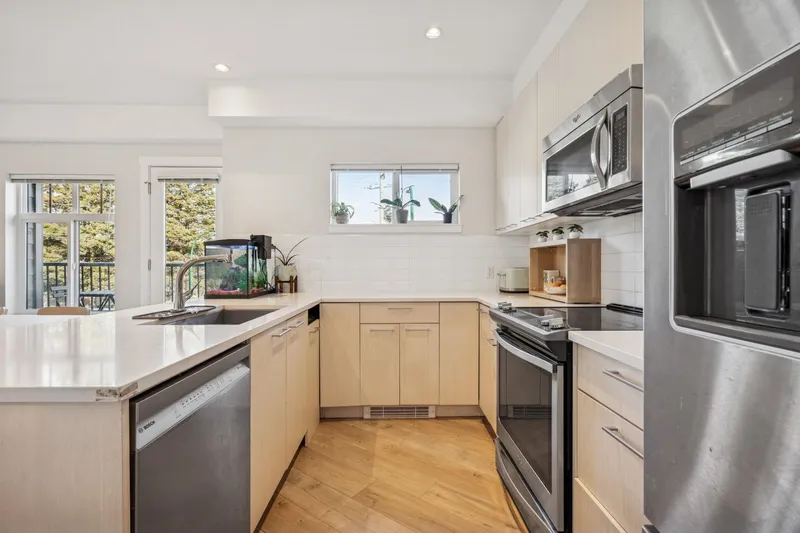 205 7180 BARNET ROAD - photo 3 of 24