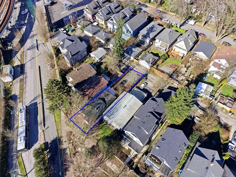 1757 E 8TH AVENUE - photo 4 of 19