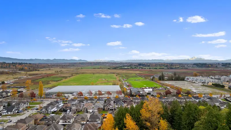 15038 70 AVENUE - photo 3 of 25