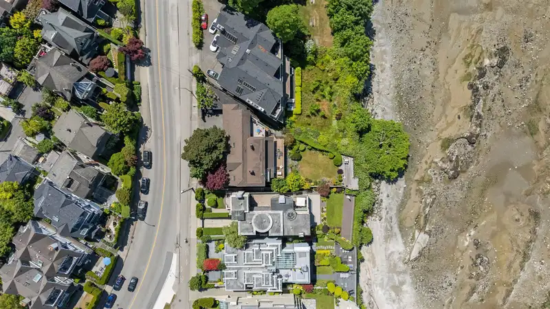 2651 POINT GREY ROAD - photo 4 of 40