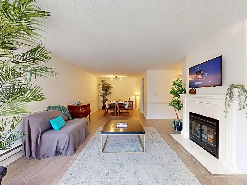 106 1467 MARTIN STREET - photo 2 of 19