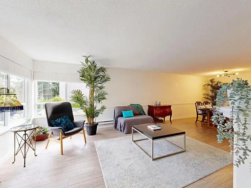 106 1467 MARTIN STREET - photo 4 of 19