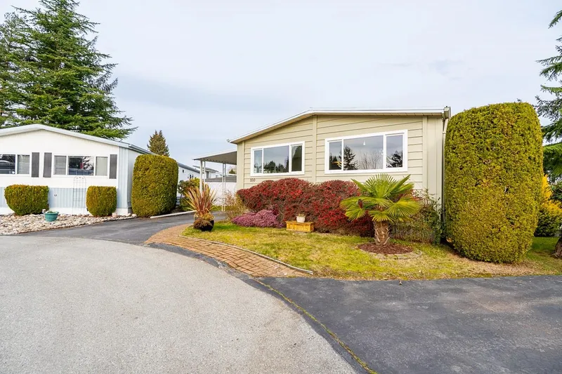 100 15875 20TH AVENUE - photo 3 of 25