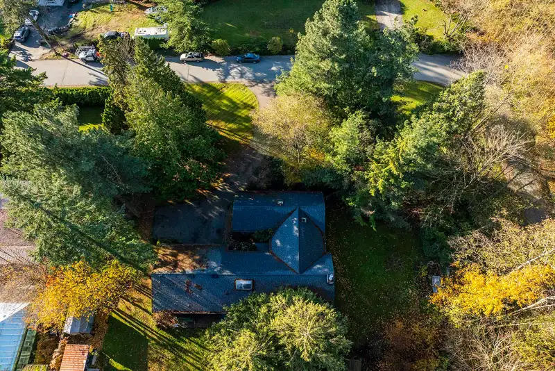 9332 177 STREET - photo 3 of 10