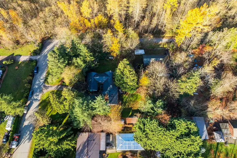 9332 177 STREET - photo 4 of 10