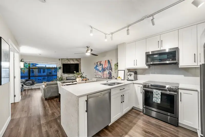 410 124 W 3RD STREET - photo 2 of 20