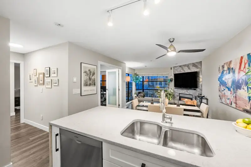 410 124 W 3RD STREET - photo 3 of 20