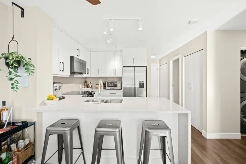 410 124 W 3RD STREET - photo 4 of 20