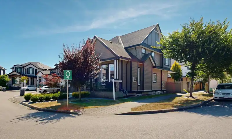 5945 130A STREET - photo 2 of 31