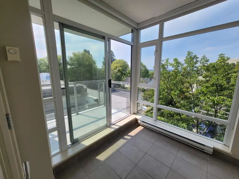 515 2268 W BROADWAY - photo 2 of 29