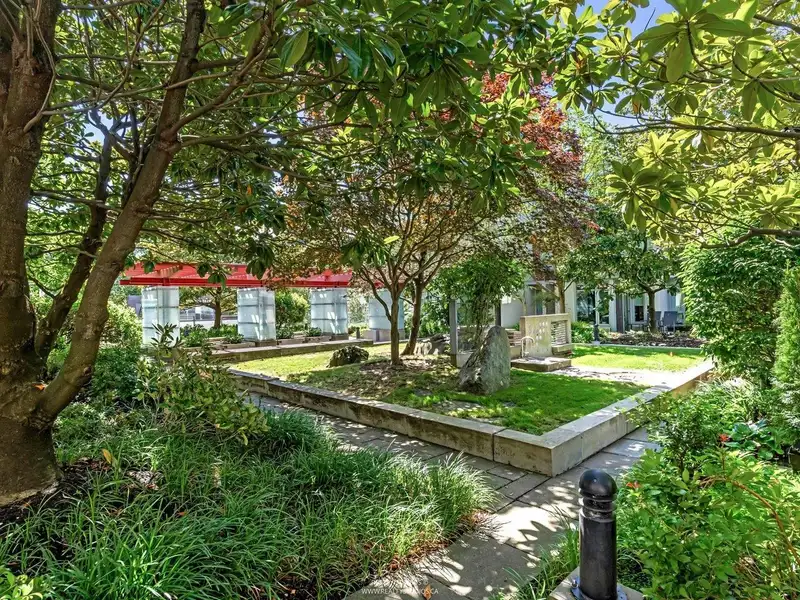 515 2268 W BROADWAY - photo 4 of 29