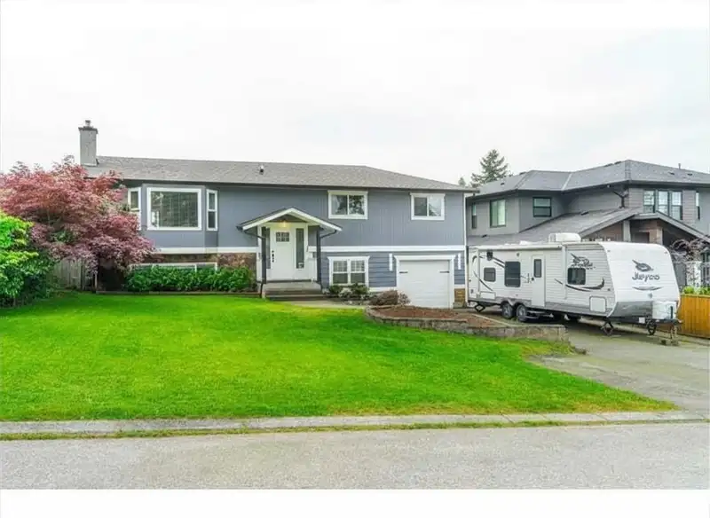 18120 58A AVENUE - photo 2 of 23