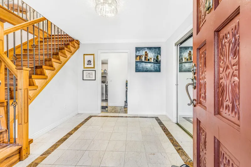 11199 92A AVENUE - photo 4 of 25