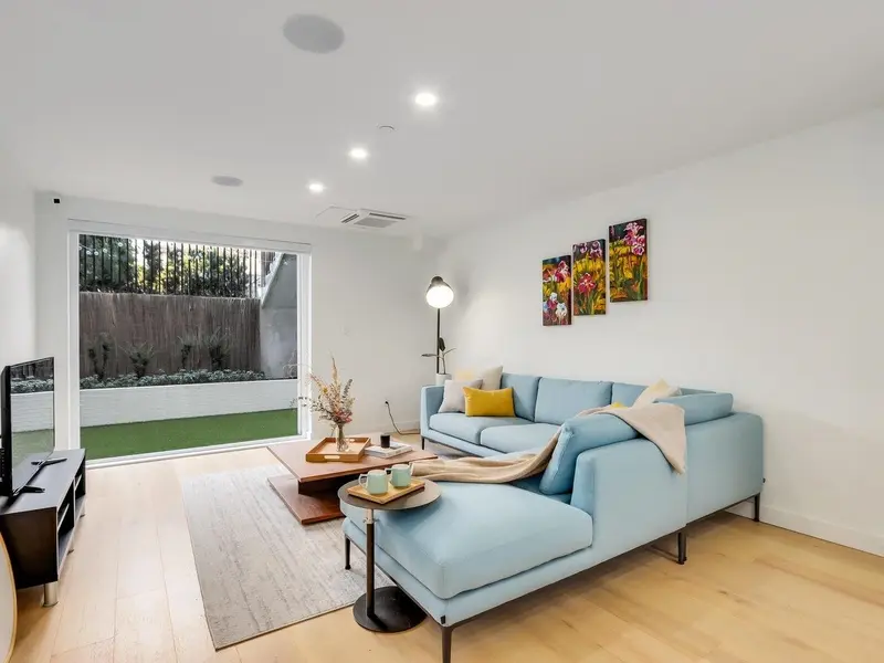 102 649 E 3RD STREET - photo 2 of 20